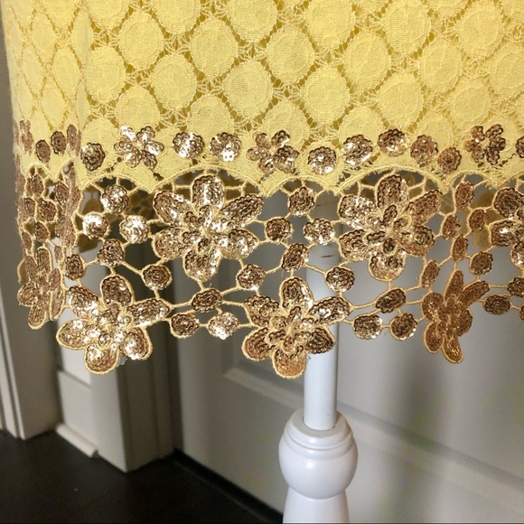 Lilly Pulitzer 🌷Yellow Gold Floral Trim Dress - 2 - Picture 4 of 9